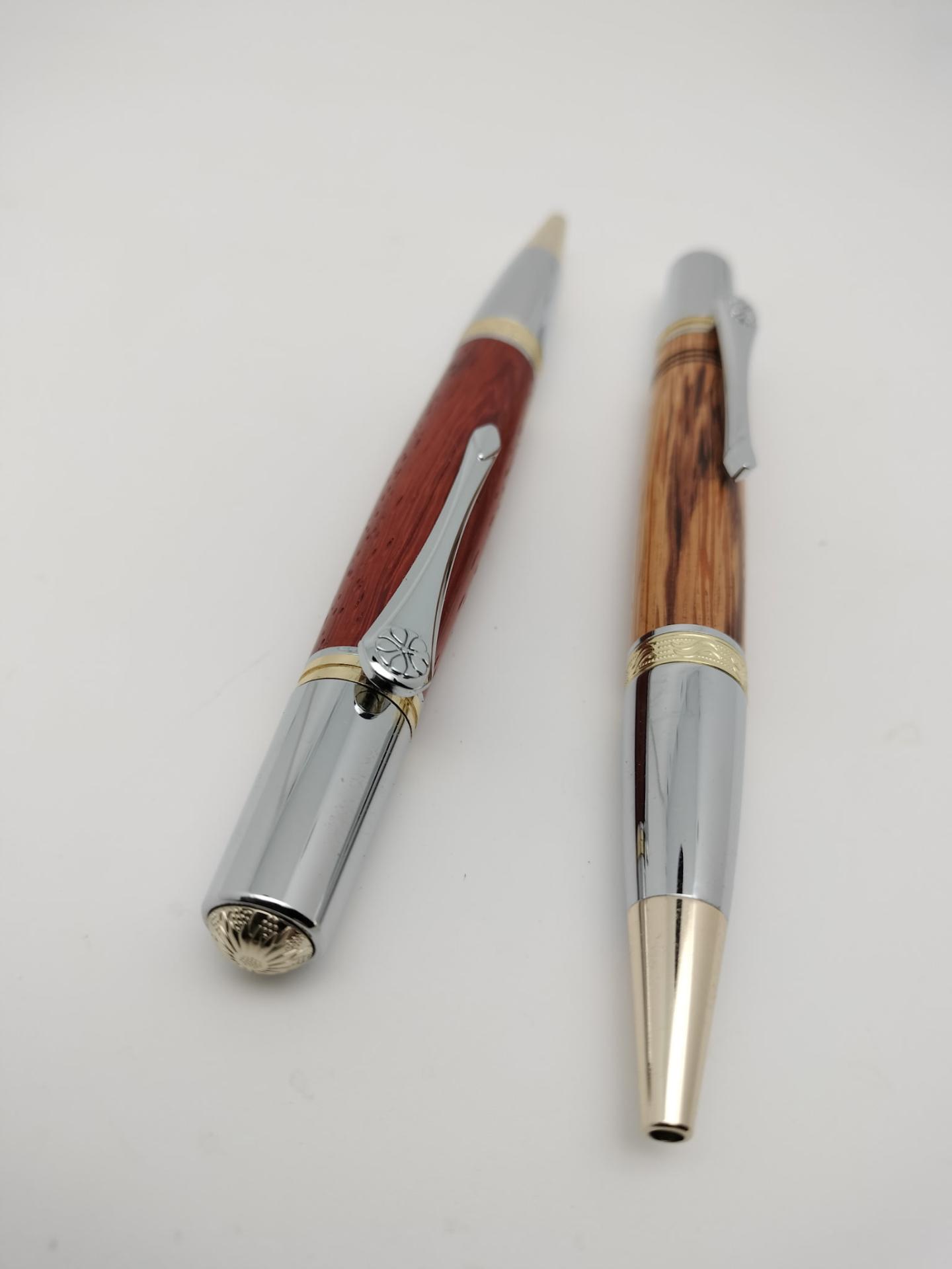 Stylo bille haut de gamme chromé et plaqué or, fabrication artisanale